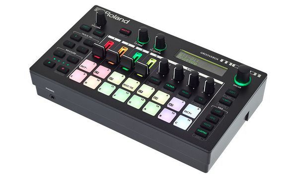 Roland MC-101