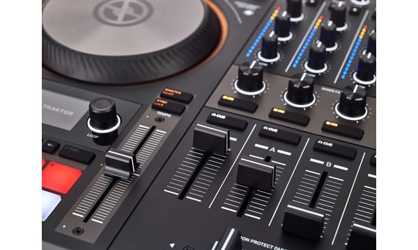 Native Instruments Traktor S4 MK3 Headphone Set
