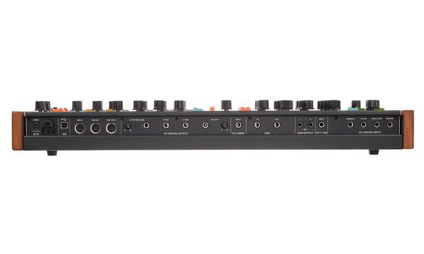Behringer Poly D