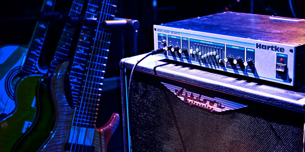 Hartke 2500 Bass Head hooked up to an Ashdown Toneman 115 Deep