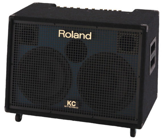 Einige Modelle arbeiten stereofon, so wie dieser Roland KC-880 mit 2x 160W.
